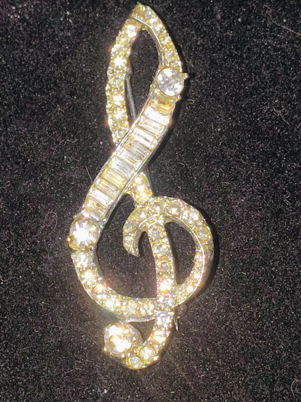 Vintage Rhinestone Treble Clef Brooch – Silver‑Tone Music Pin – 2.5"